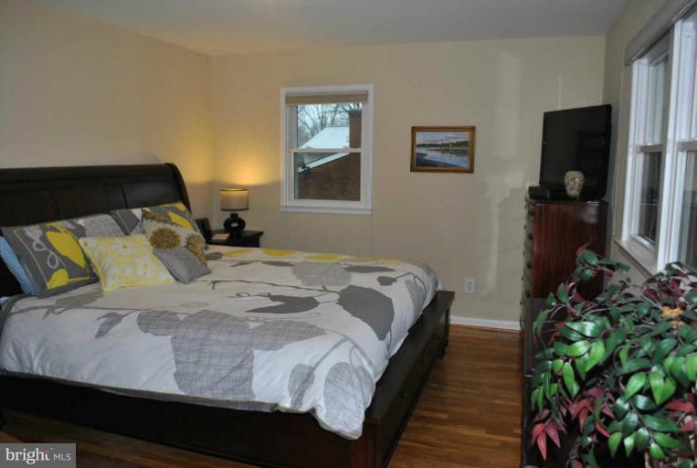 7012 Sea Cliff Road McLean, VA 22101 - Photo 3 of 30 Bedroom (Master)