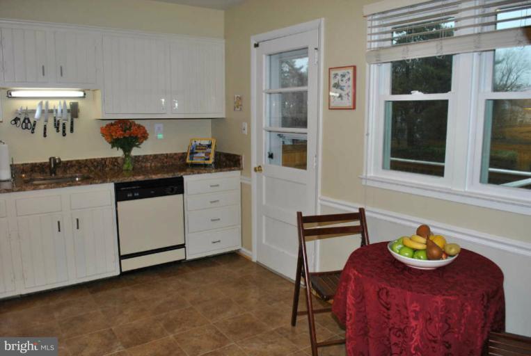7012 Sea Cliff Road McLean, VA 22101 - Photo 21 of 30 Kitchen