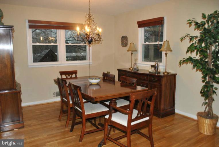 7012 Sea Cliff Road McLean, VA 22101 - Photo 25 of 30 Dining Room