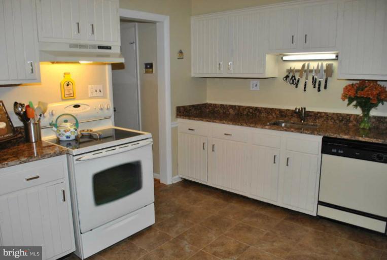 7012 Sea Cliff Road McLean, VA 22101 - Photo 29 of 30 Kitchen