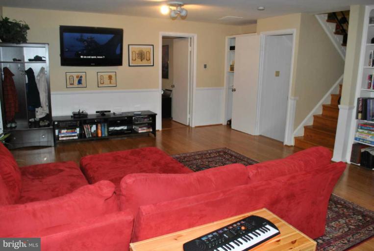 7012 Sea Cliff Road McLean, VA 22101 - Photo 8 of 30 Family Room