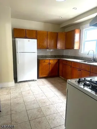 $2,400 | 66 Poe Avenue, Unit 2, Newark, NJ 07106