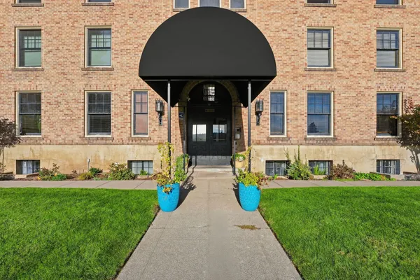 $215,000 | 852 North Summit Boulevard, Unit 101, Spokane, WA 99201