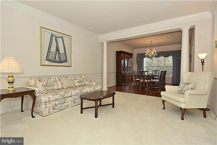 1319 Dasher Lane Reston, VA 20190 - Photo 11 of 30 Living Room