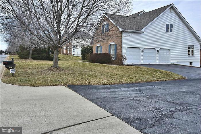 1319 Dasher Lane Reston, VA 20190 - Photo 23 of 30 Exterior (General)