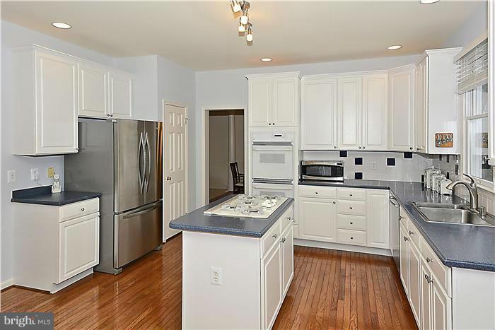 1319 Dasher Lane Reston, VA 20190 - Photo 5 of 30 Kitchen