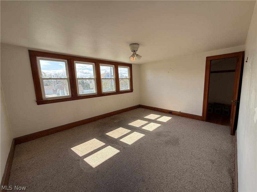 18309 Edgerton Road Cleveland, OH 44119 - Photo 15 of 20 UP Unit Living Room