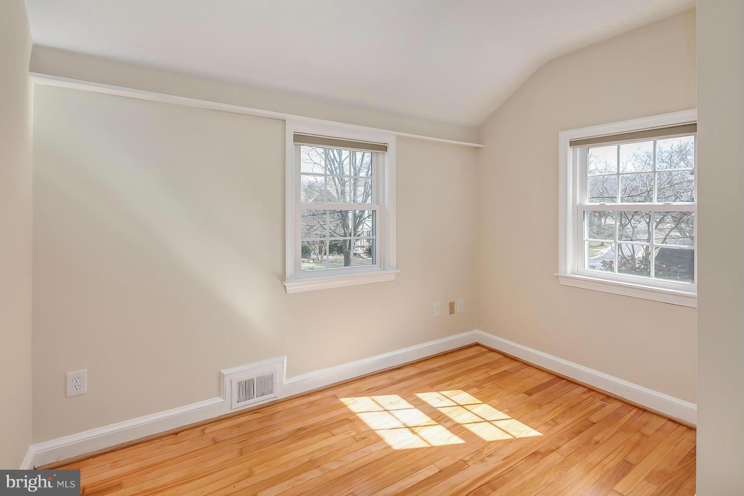 8906 Melwood Road Bethesda, MD 20817 - Photo 18 of 30 Bedroom