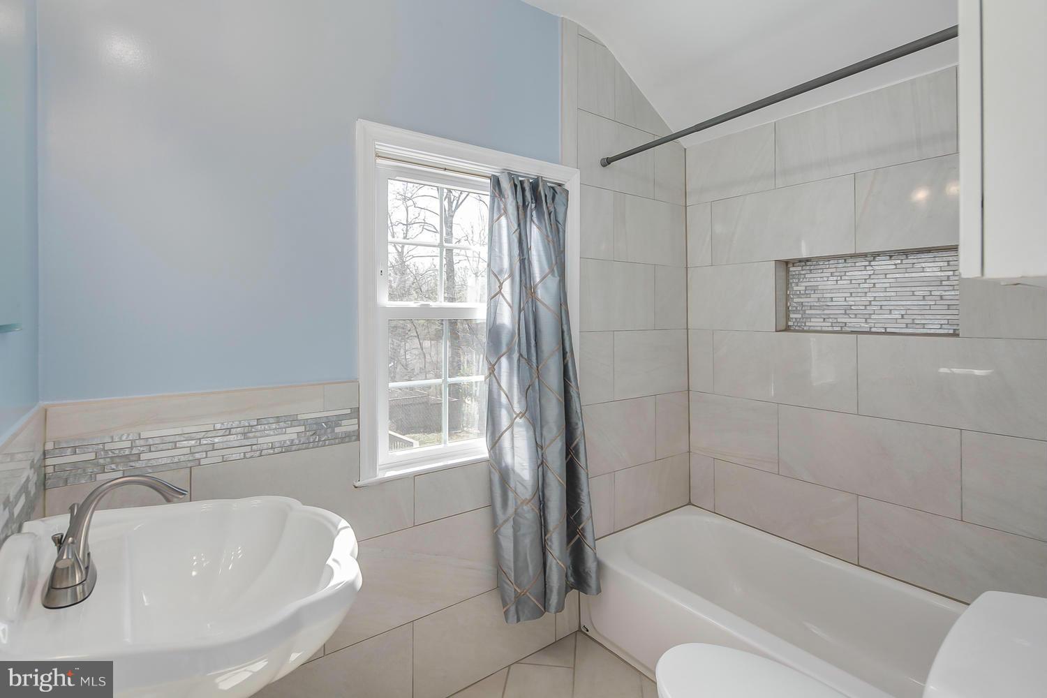 8906 Melwood Road Bethesda, MD 20817 - Photo 19 of 30 Bath