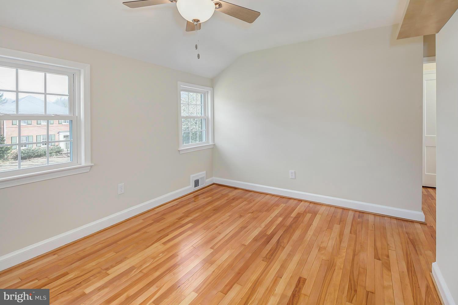 8906 Melwood Road Bethesda, MD 20817 - Photo 20 of 30 Bedroom