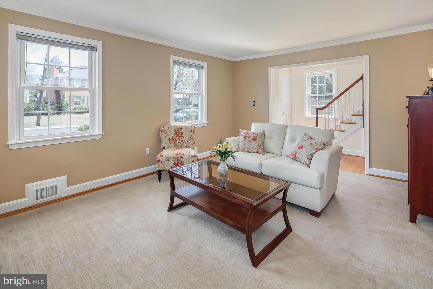 8906 Melwood Road Bethesda, MD 20817 - Photo 3 of 30 Living Room
