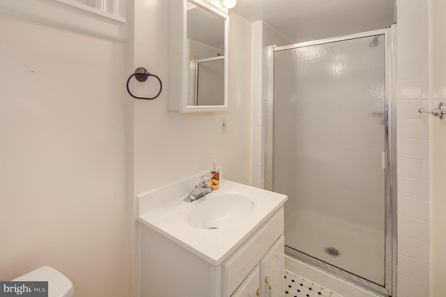 8906 Melwood Road Bethesda, MD 20817 - Photo 24 of 30 Bath