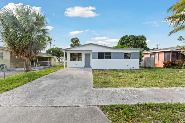 $2,900 | 230 Southwest 13th Avenue, Delray Beach, FL 33444