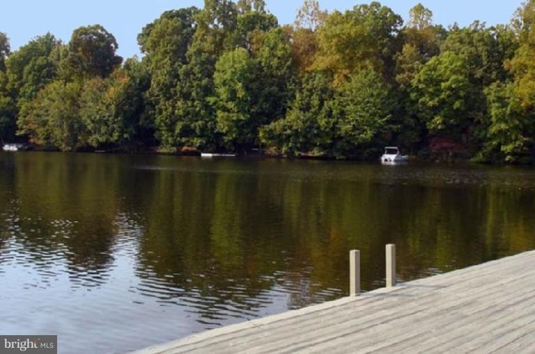1962 Lakeport Way Reston, VA 20191 - Photo 2 of 30 Community Amenities 1