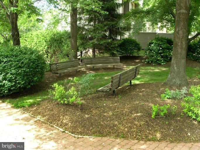 1962 Lakeport Way Reston, VA 20191 - Photo 24 of 30 Community Amenities 2