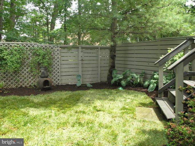 1962 Lakeport Way Reston, VA 20191 - Photo 6 of 30 Exterior #3