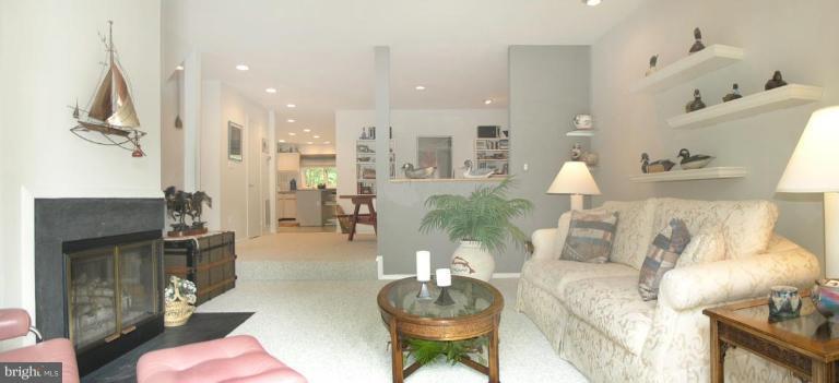 1962 Lakeport Way Reston, VA 20191 - Photo 10 of 30 Living Room/Dining Room