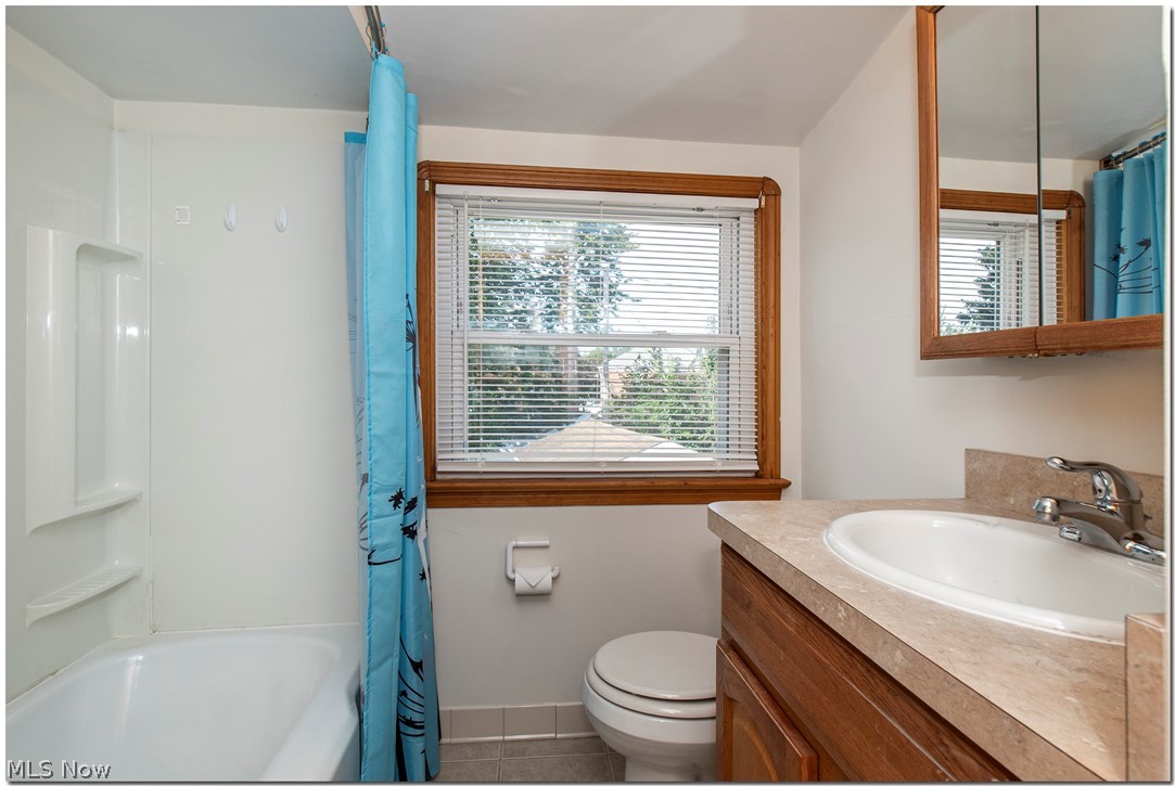 6104 Manchester Road Parma, OH 44129 - Photo 28 of 34 2nd floor full bathroom
