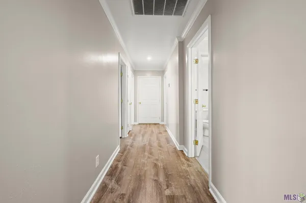 $299,900 | 10118 Saray Drive, Denham Springs, LA 70706