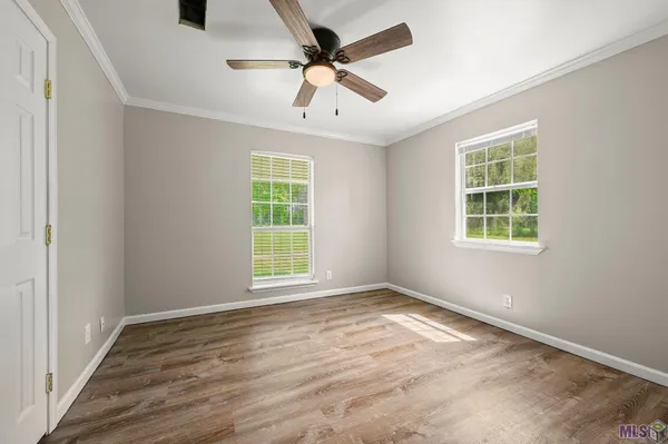 $299,900 | 10118 Saray Drive, Denham Springs, LA 70706