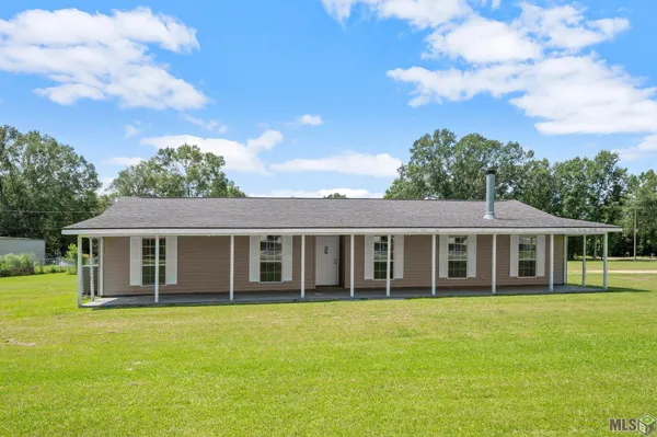 $299,900 | 10118 Saray Drive, Denham Springs, LA 70706