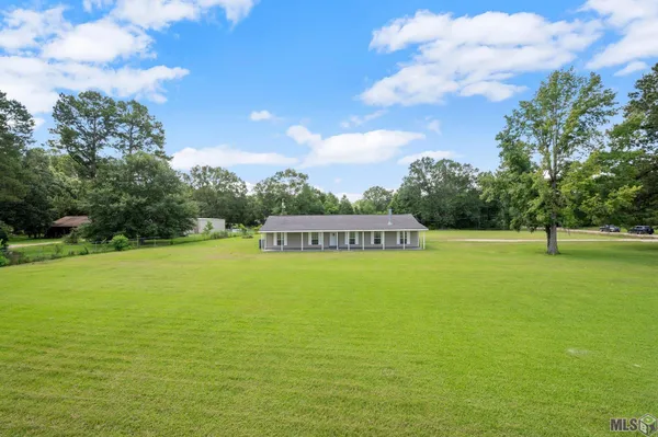 $299,900 | 10118 Saray Drive, Denham Springs, LA 70706
