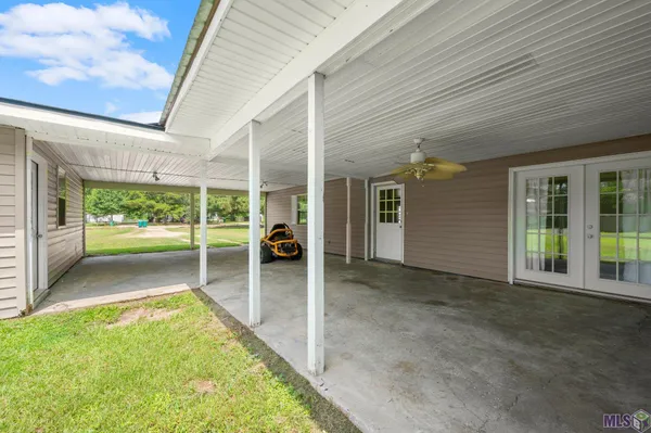 $299,900 | 10118 Saray Drive, Denham Springs, LA 70706