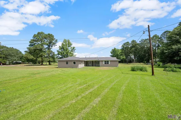 $299,900 | 10118 Saray Drive, Denham Springs, LA 70706