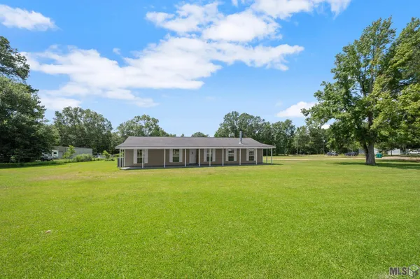 $299,900 | 10118 Saray Drive, Denham Springs, LA 70706