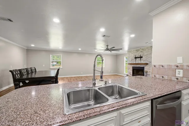 $309,900 | 10118 Saray Drive, Denham Springs, LA 70706