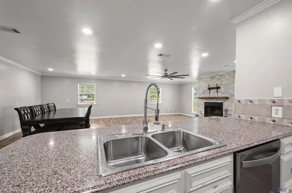 $299,900 | 10118 Saray Drive, Denham Springs, LA 70706