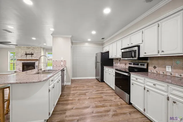 $309,900 | 10118 Saray Drive, Denham Springs, LA 70706