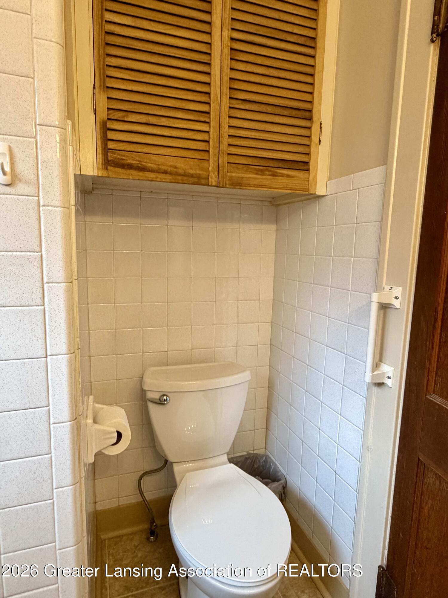 529 Shepard Street Lansing, MI 48912 - Photo 21 of 31 Bathroom