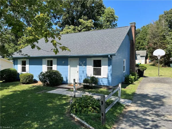 $1,595 | 1681 Village Place, Winston-Salem, NC 27127