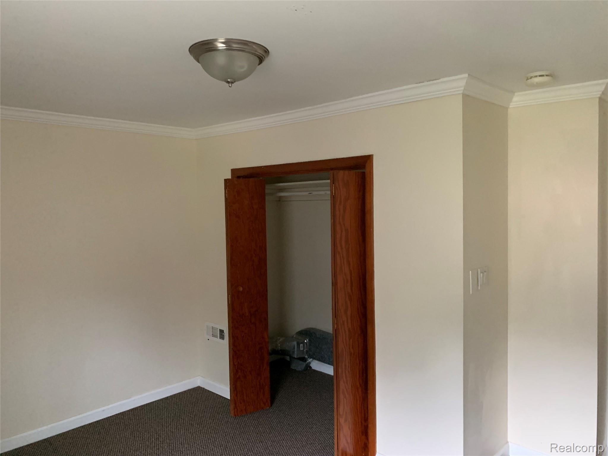 1090 Princeton Avenue Rochester, MI 48307 - Photo 10 of 20 IMG-3292.jpg