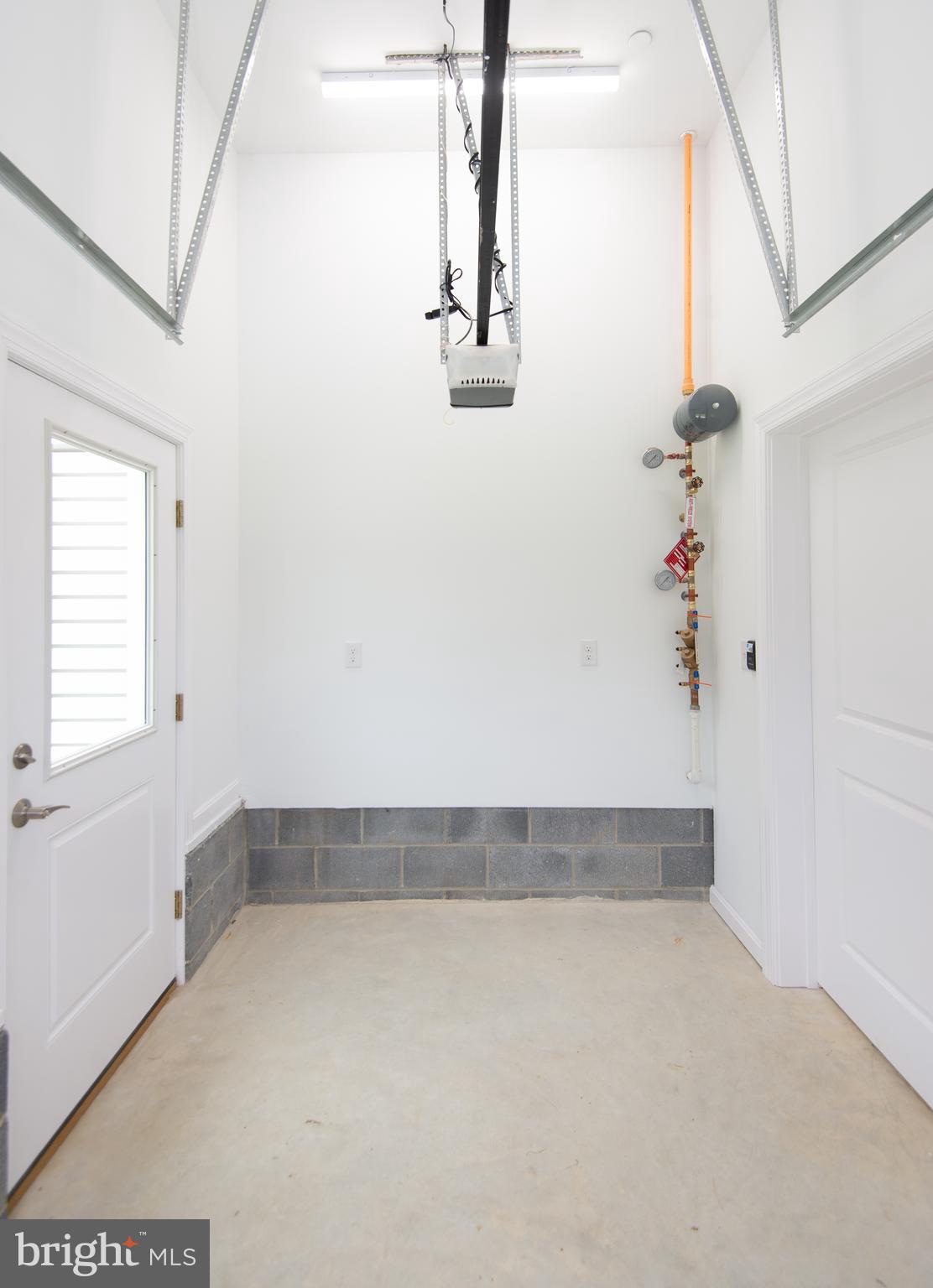 2202 Horns Point Road Cambridge, MD 21613 - Photo 73 of 74 Single garage