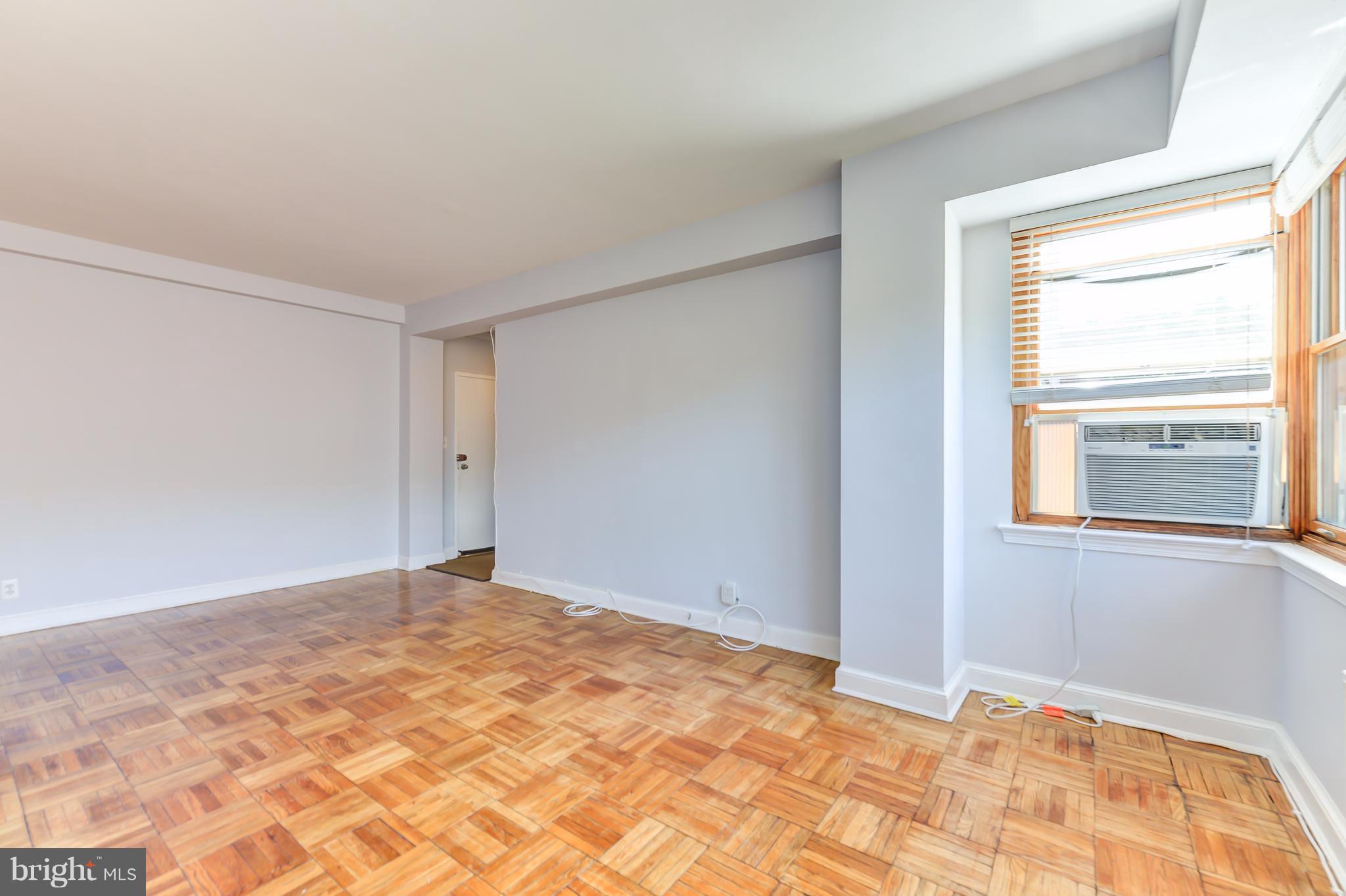 3025 Ontario Road Northwest, Unit 403 Washington, DC 20009 - Photo 3 of 30 Living Room