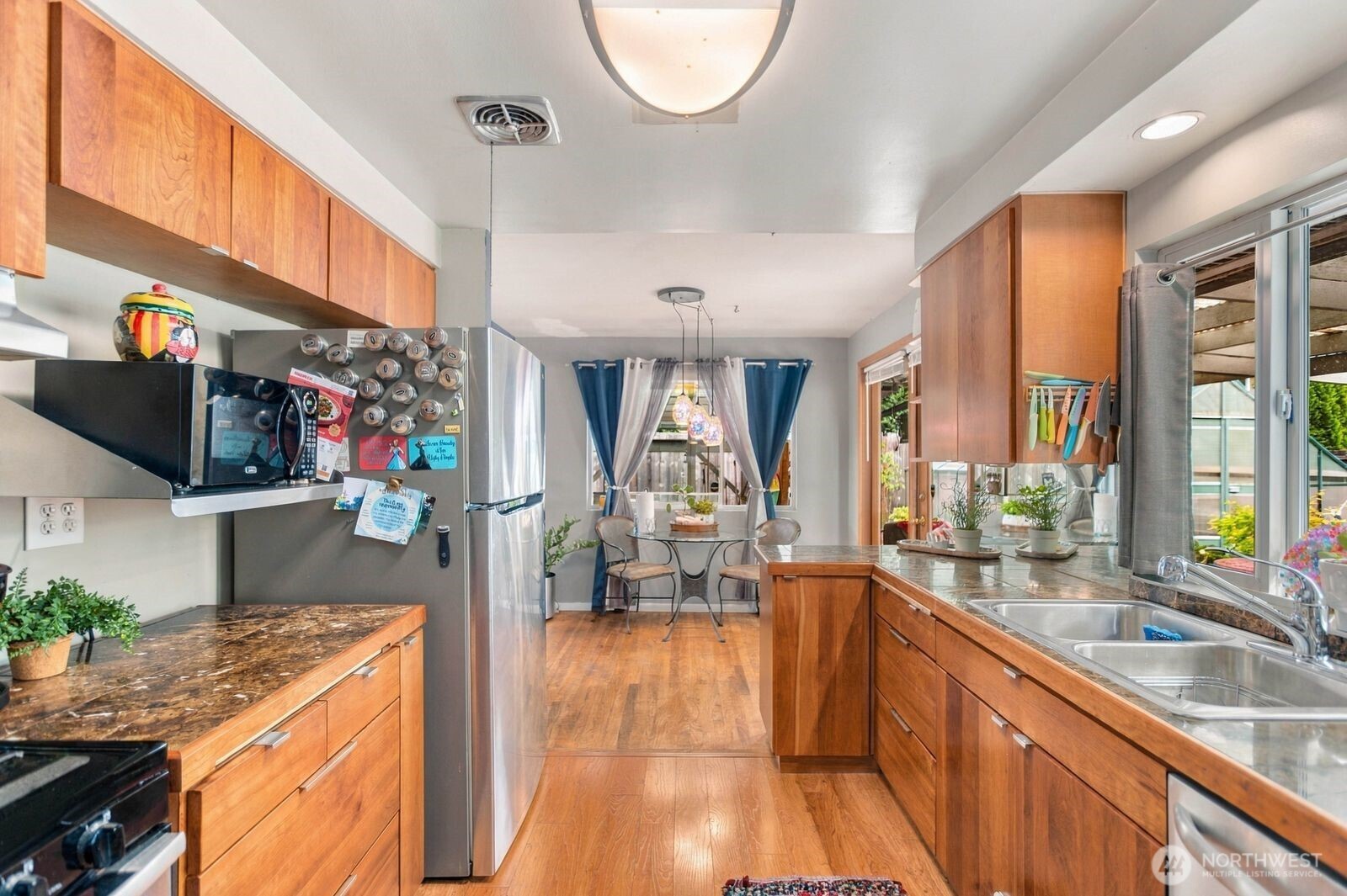 2815 Southwest 109th Street Seattle, WA 98146 - Photo 5 of 39 Gallery Image 5