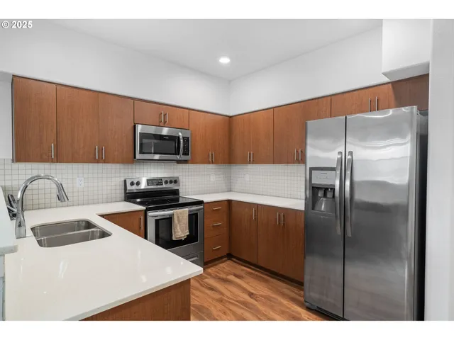 $257,000 | 17181 Southwest Snowdale Street, Unit 204, Beaverton, OR 97007