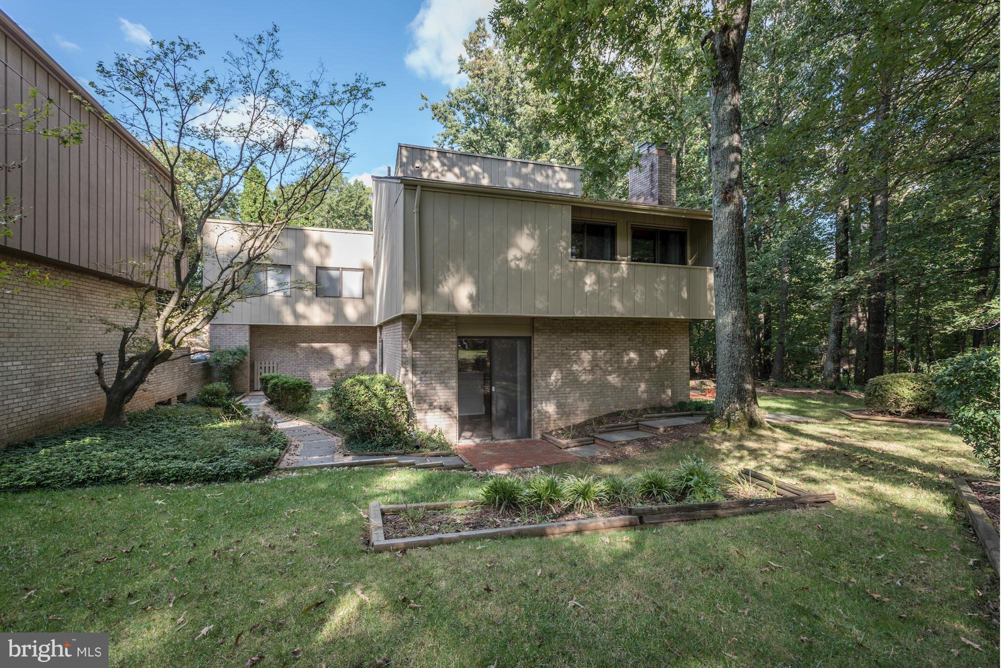 12124 Quorn Lane Reston, VA 20191 - Photo 3 of 24 Exterior (Front) side view