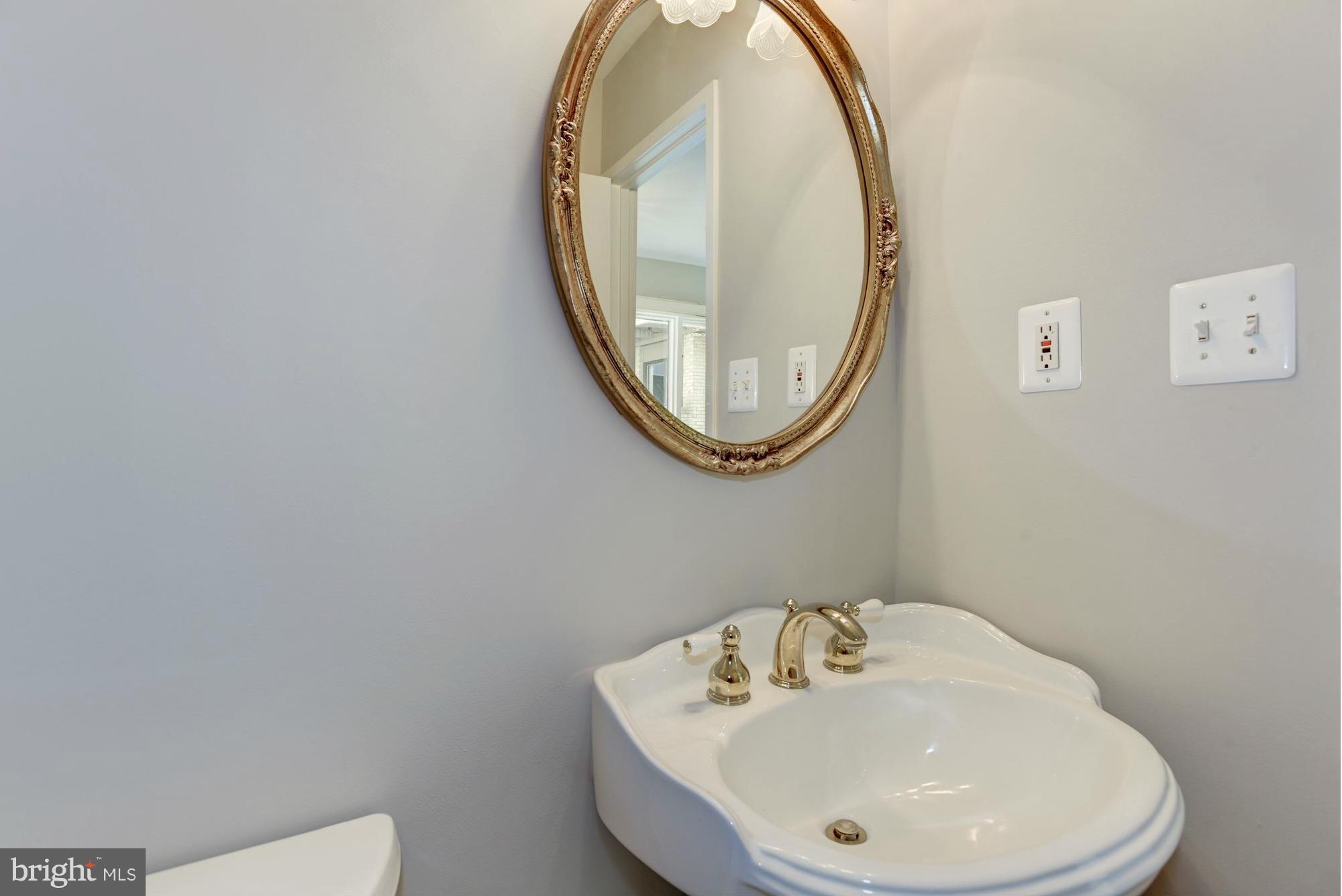 12124 Quorn Lane Reston, VA 20191 - Photo 5 of 24 Half Bath