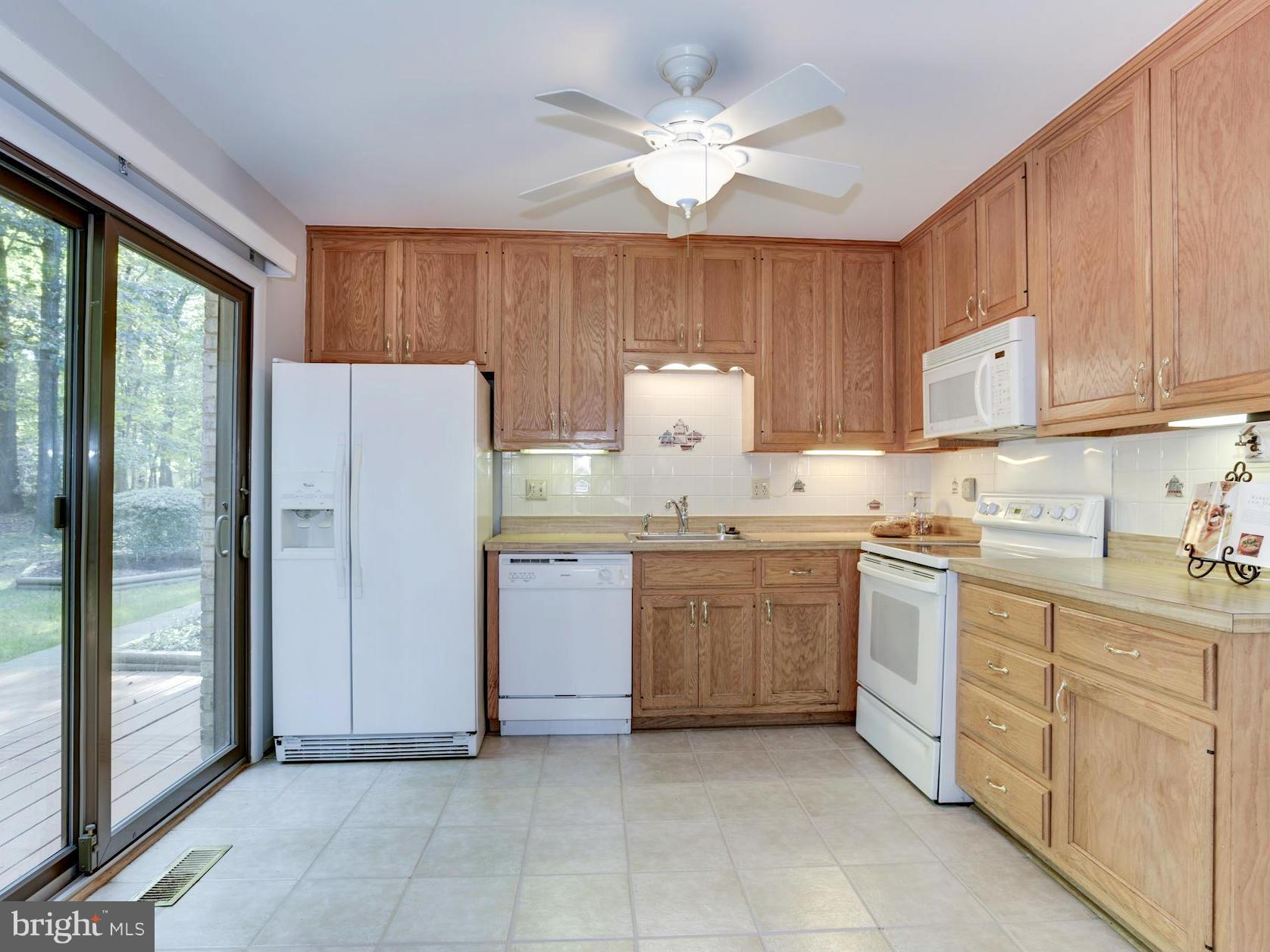 12124 Quorn Lane Reston, VA 20191 - Photo 6 of 24 Kitchen