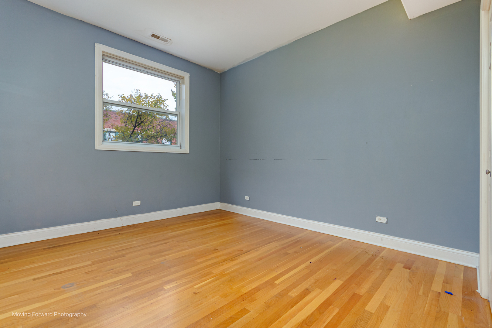4900 South Vincennes Avenue, Unit 3 Chicago, IL 60615 - Photo 18 of 27 an empty room with window