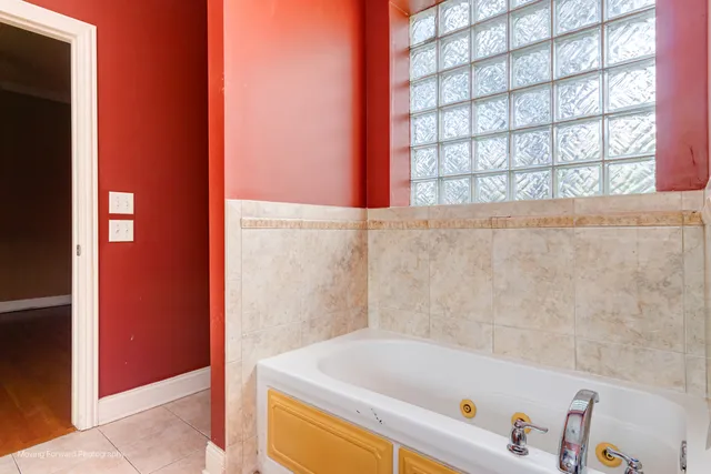 $240,000 | 4900 South Vincennes Avenue, Unit 3, Chicago, IL 60615