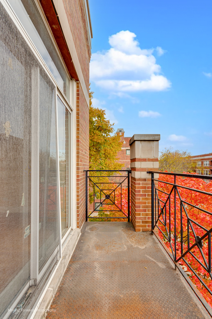 4900 South Vincennes Avenue, Unit 3 Chicago, IL 60615 - Photo 10 of 27 a view of balcony with furniture