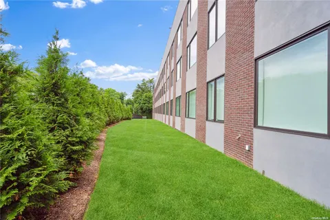 $1,233,100 | 218 Middle Neck Road, Unit 107, Great Neck, NY 11021