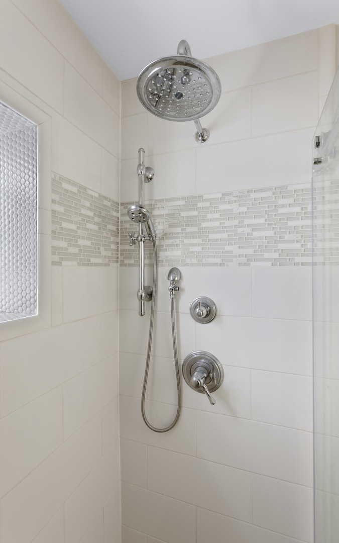 1214 West Webster Avenue, Unit 2E Chicago, IL 60614 - Photo 18 of 23 a bathroom with a shower
