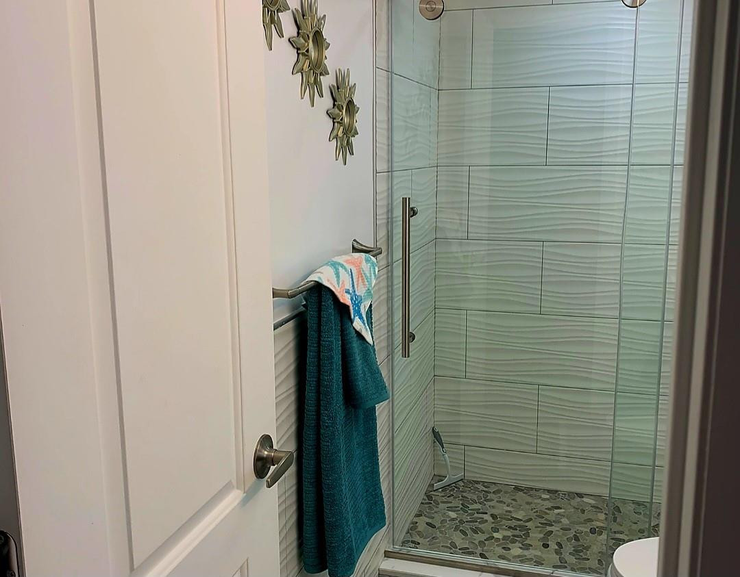 300 Duck Key Drive, Unit 6 Marathon, FL 33050 - Photo 15 of 32 a bathroom with a shower