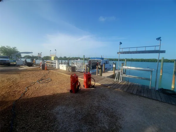 $2,300 | 300 Duck Key Drive, Unit 6, Marathon, FL 33050