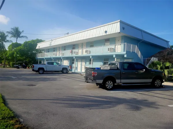 $2,300 | 300 Duck Key Drive, Unit 6, Marathon, FL 33050